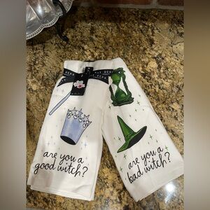 Rae Dunn Disney Wizard of Oz 85th Anniversary Kitchen Towel set -Brand new!